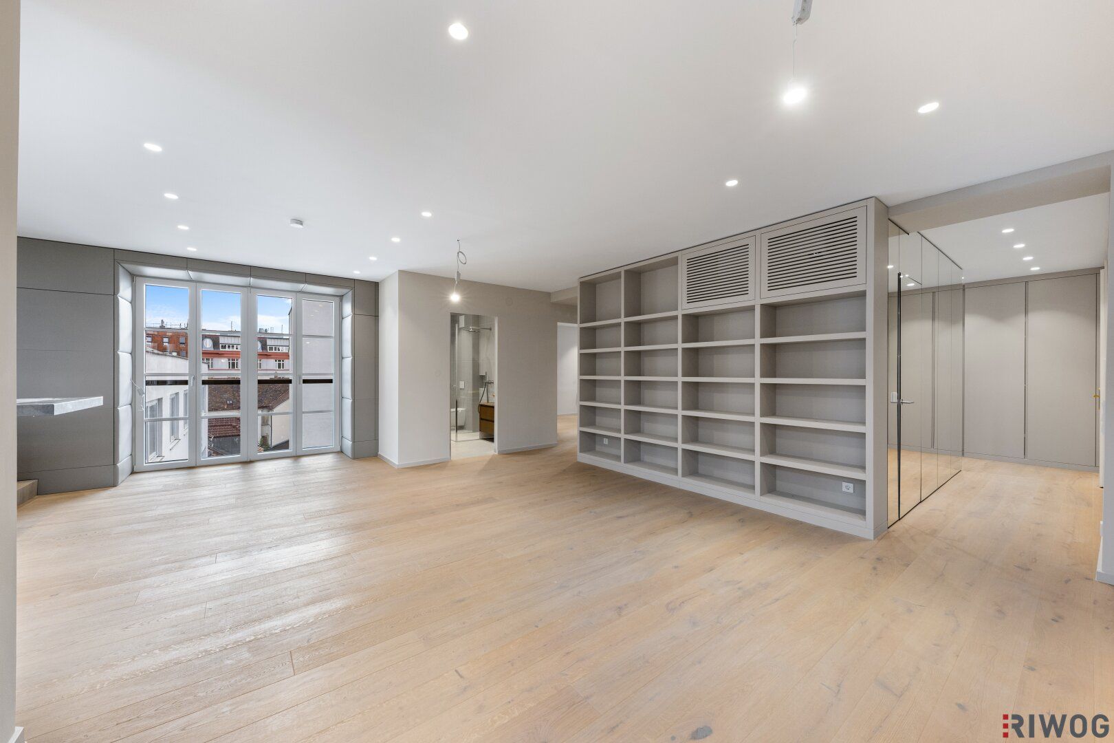 **Architekten Wohnung mit Luxus Ausstattung und Balkon** in Art Deco Fabrik