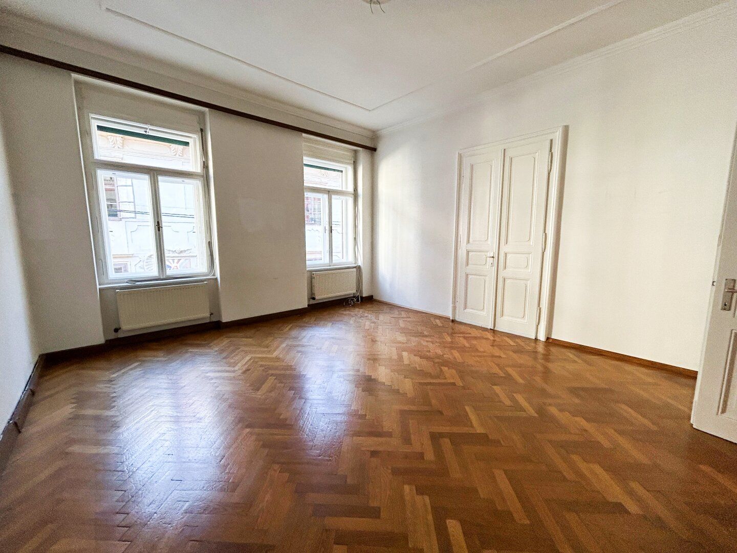 Großzügiger Altbau im Herzen der Stadt!
