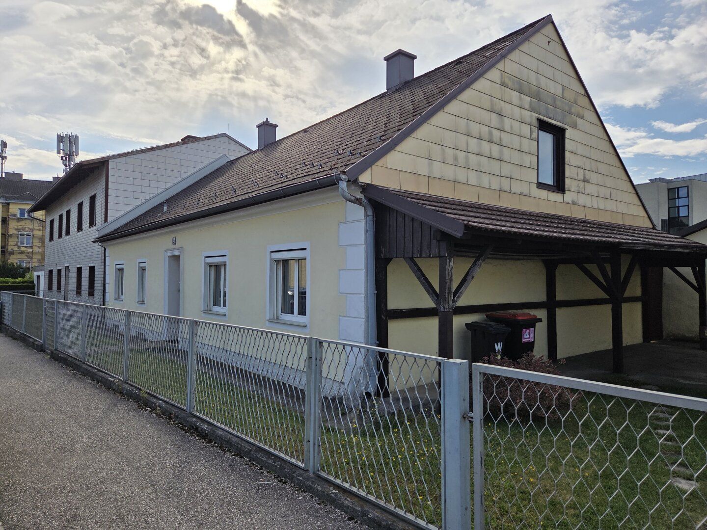 Traumhaftes Einfamilienhaus in Wels: 4 Zimmer, Garten und Carport für nur 359.000€!