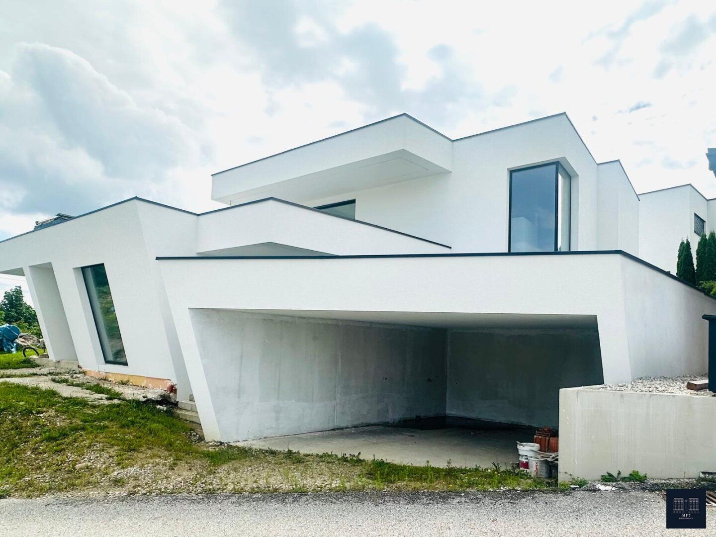 Imposante Designvilla in Fertigstellung (Neubau/Erstbezug)