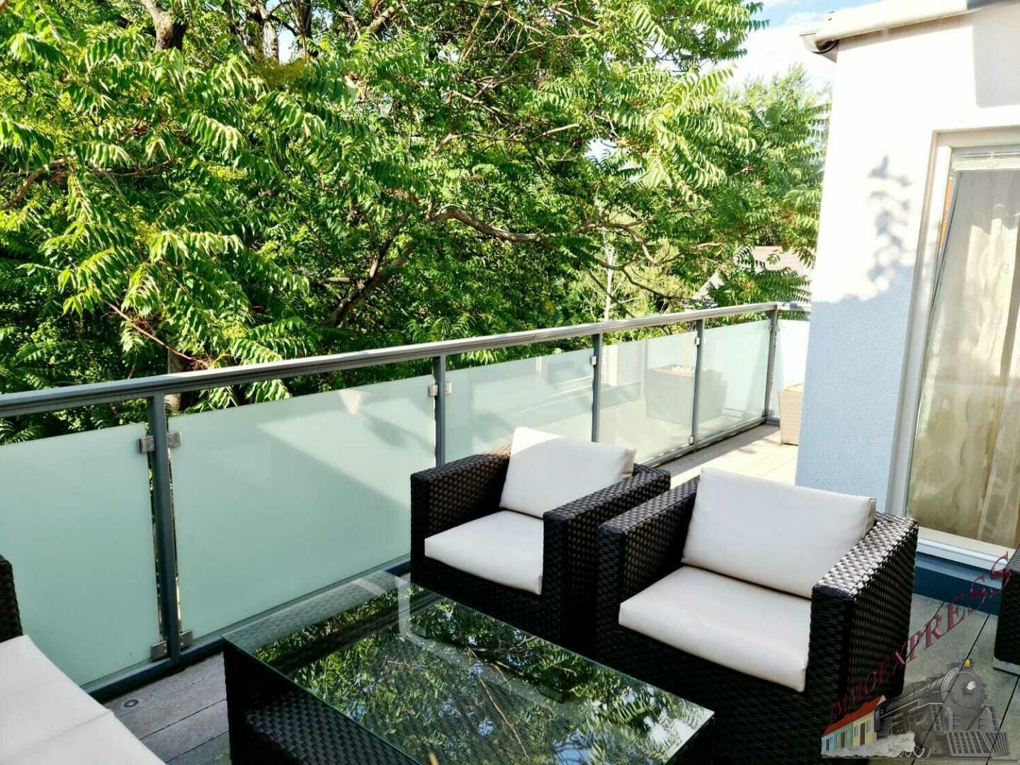 Wohnungs- Paket mit Garten, Garage, Sauna und Swimmingpool! 4 Wohnungen stilvoll renoviert! - Mehr