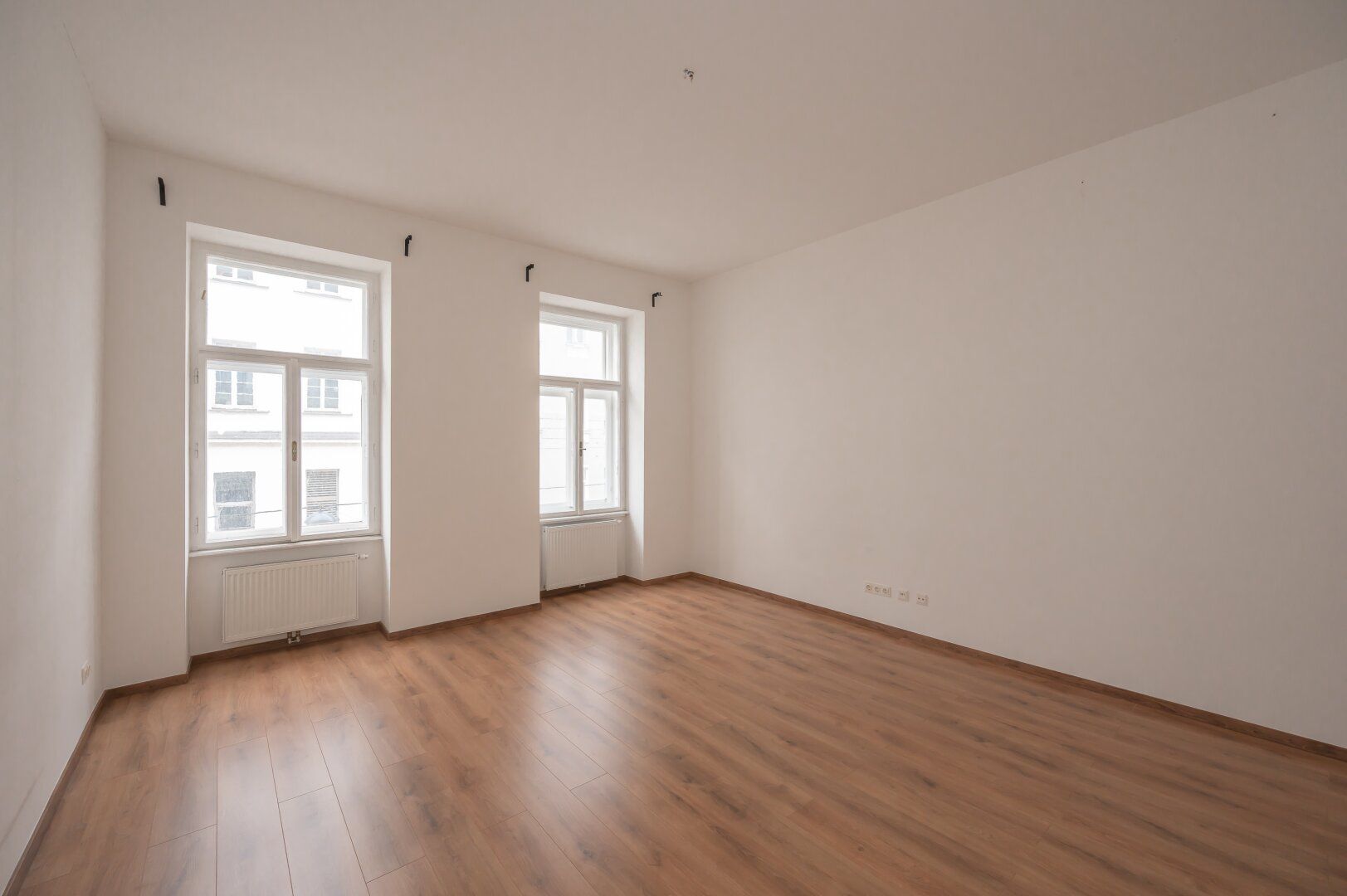 ++NEU++ Sanierte 2-Zimmer Altbau-Wohnung mit Balkonoption in toller Lage! AirBnB laut WEV erlaubt