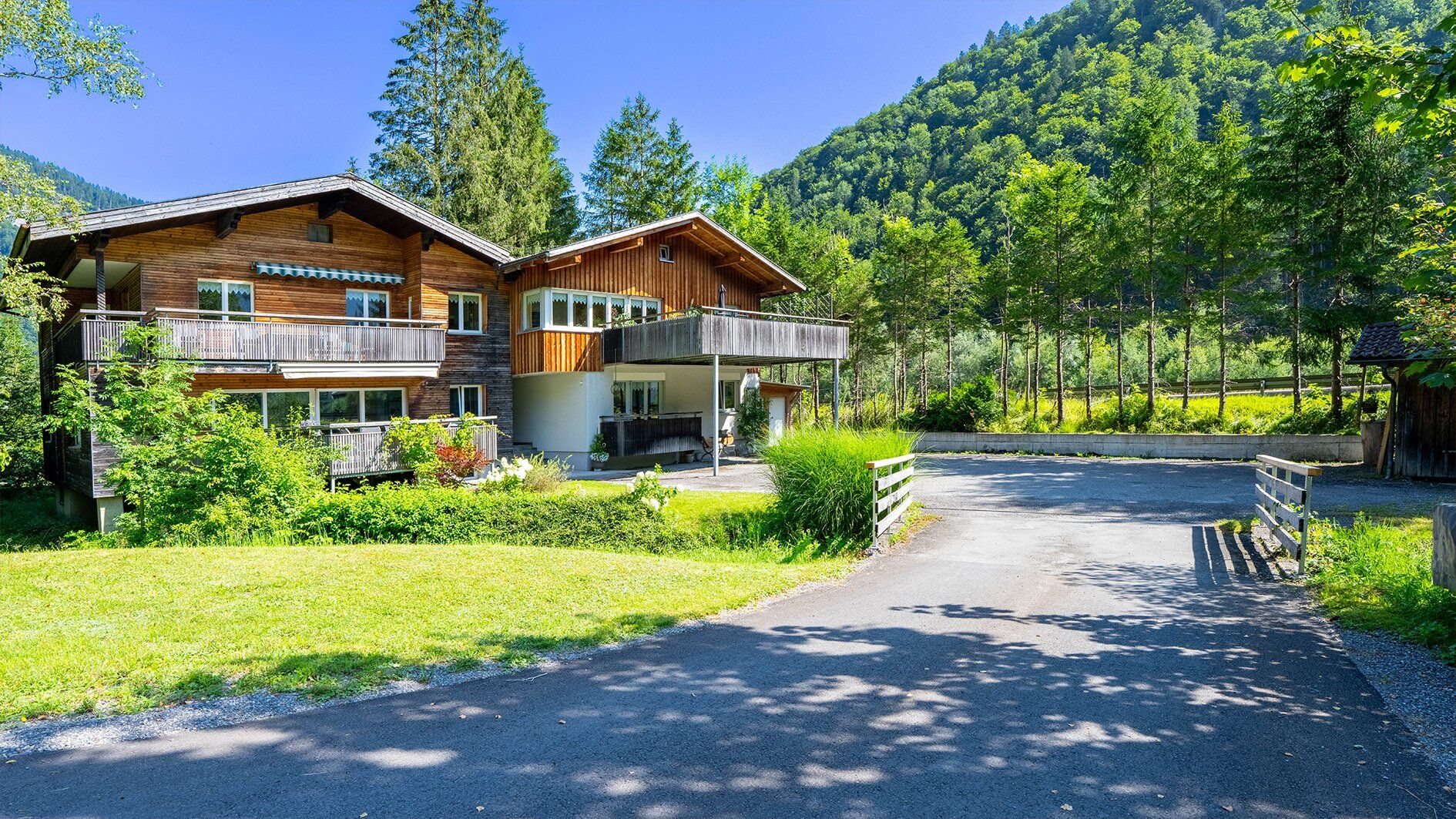 Mellau: Doppelhaus mit 3 Einheiten im Bregenzerwald