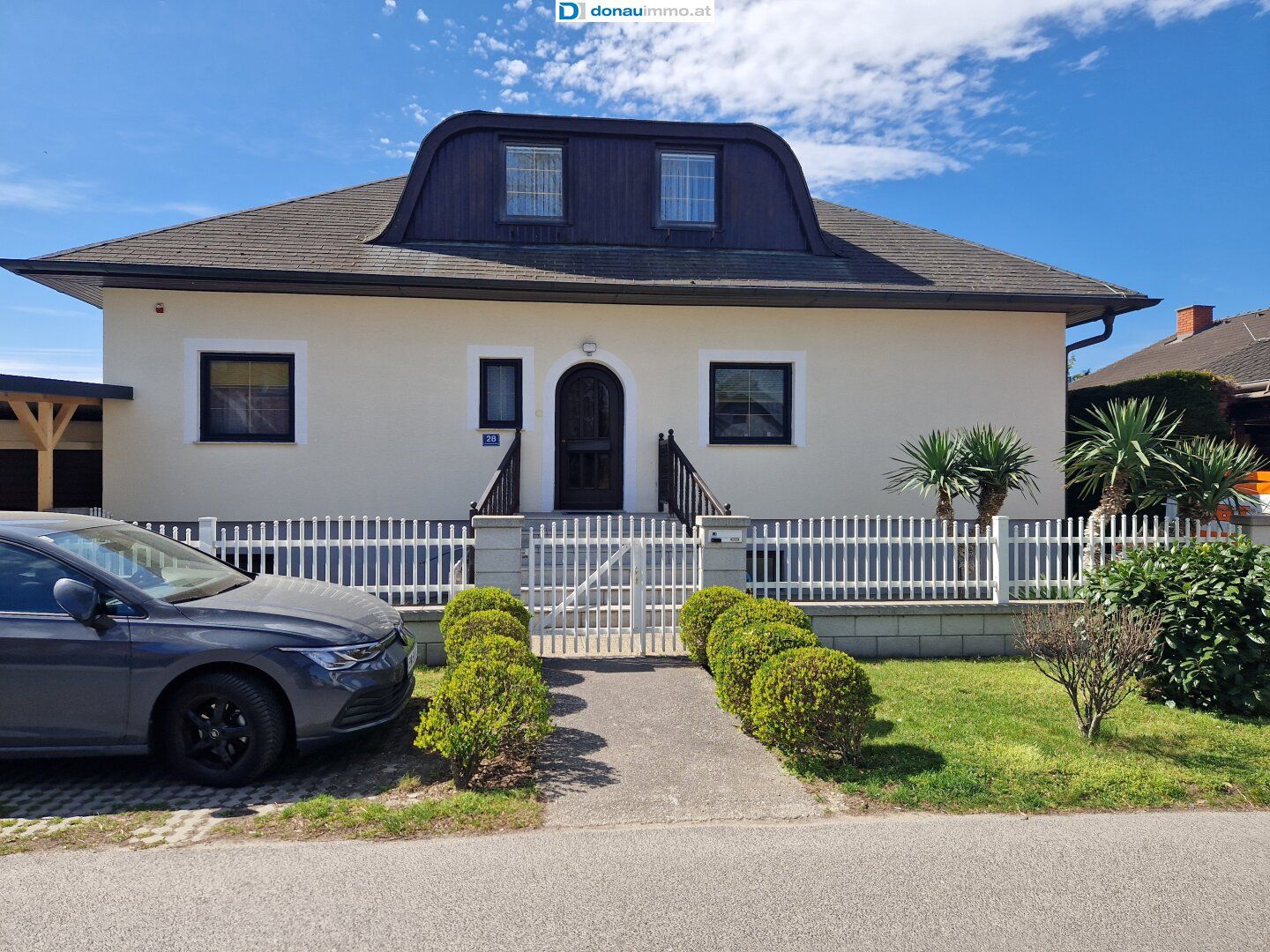 Großzügiges Massivhaus mit Keller und sonnigen Garten, Pool, Balkon, Terrasse, Garage und Caport in 2483 Weigelsdorf