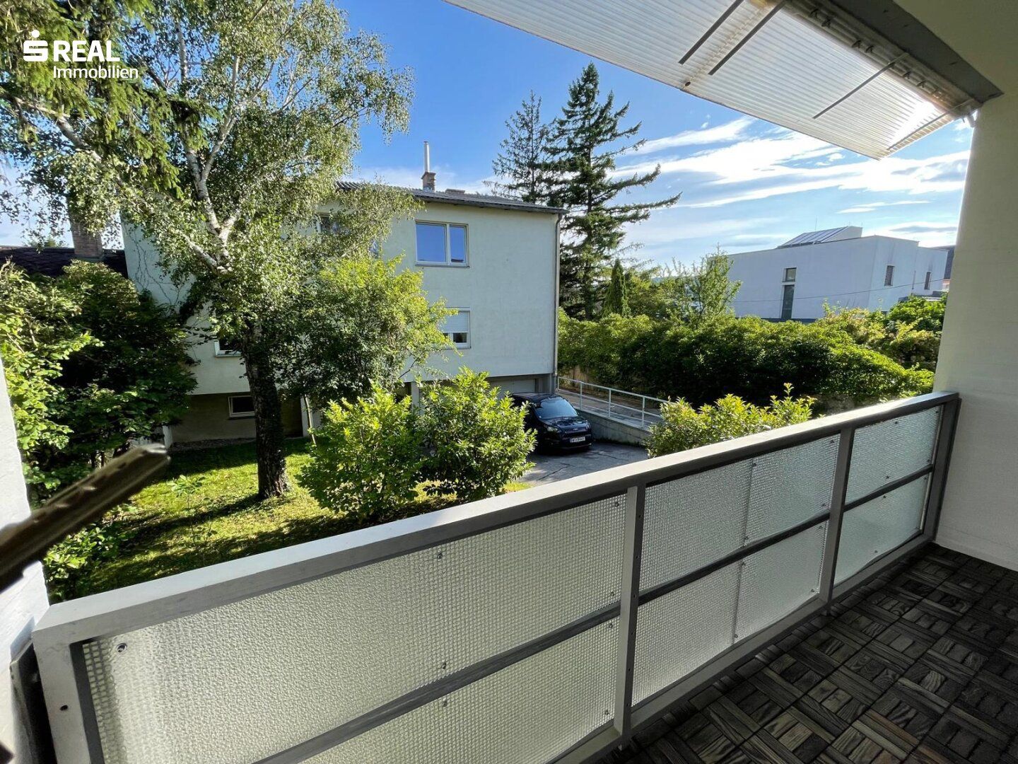 Schöne 4,5 Zimmer Loggia-Wohnung mit 32m² Einliegerwohnung & Garage in Grünruhelage