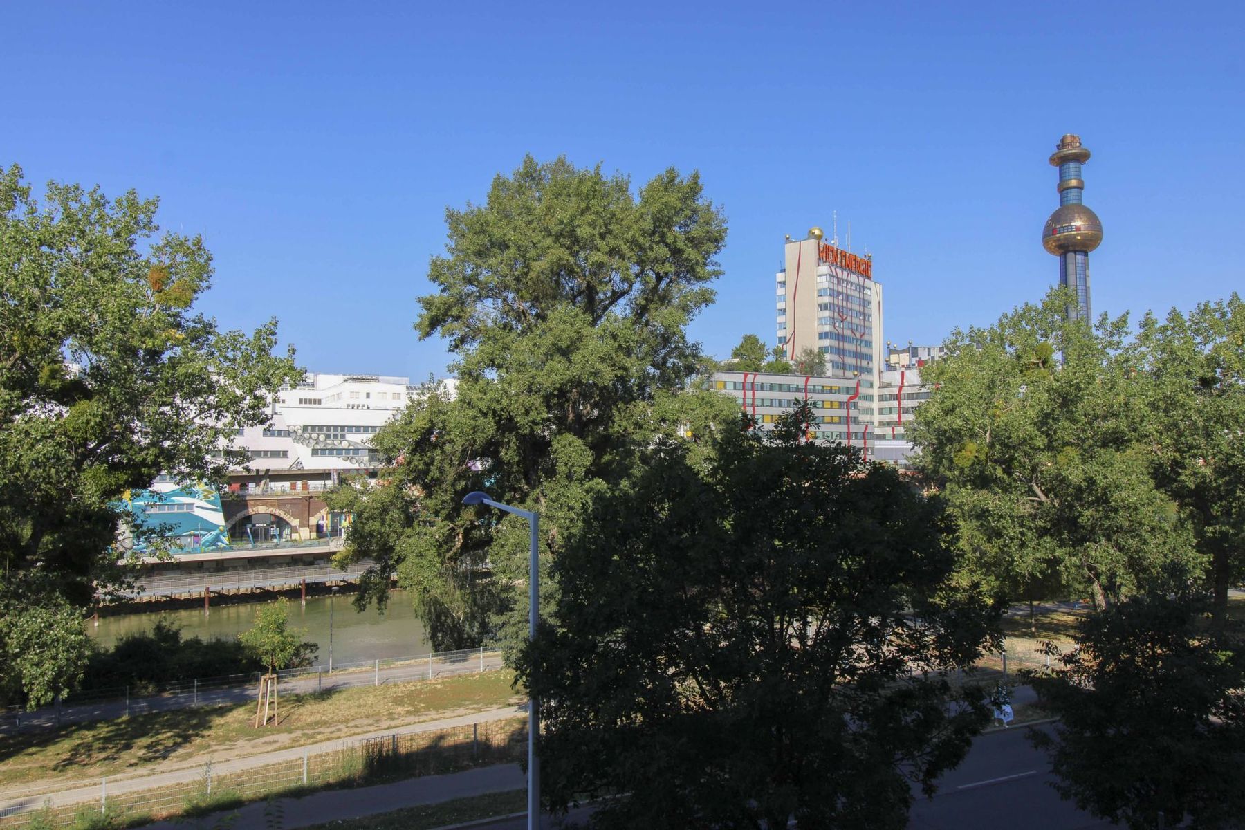 Gepflegte und helle 2-Zimmer-Wohnung mit Blick auf den Donaukanal in Wien-Brigittenau