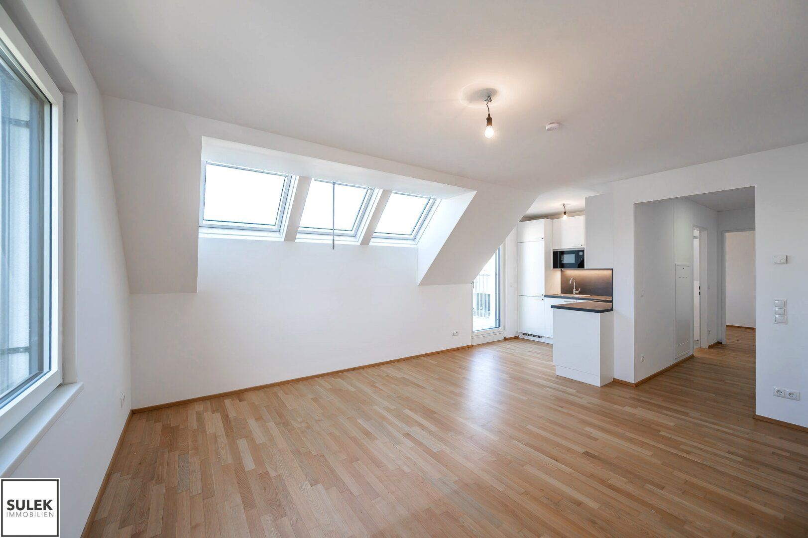 Großzügige 3-Zimmer-Dachgeschosswohnung mit Balkon & Terrasse - Südwest-Ausrichtung - Nähe Kagran / Donauzentrum