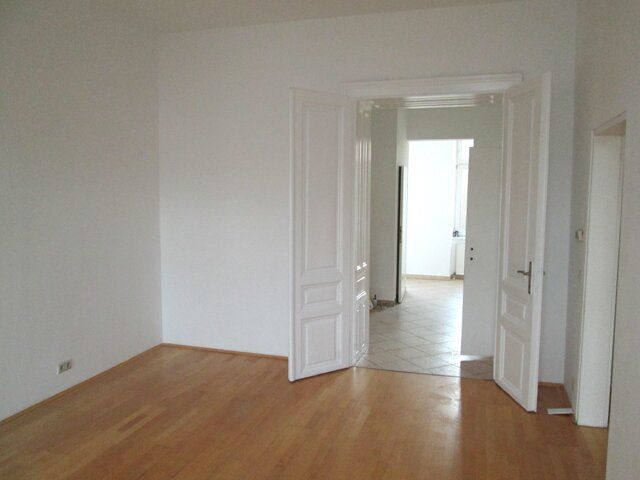 Helle und gepflegte 2-Zimmer-Altbauwohnung am Wieningerplatz!