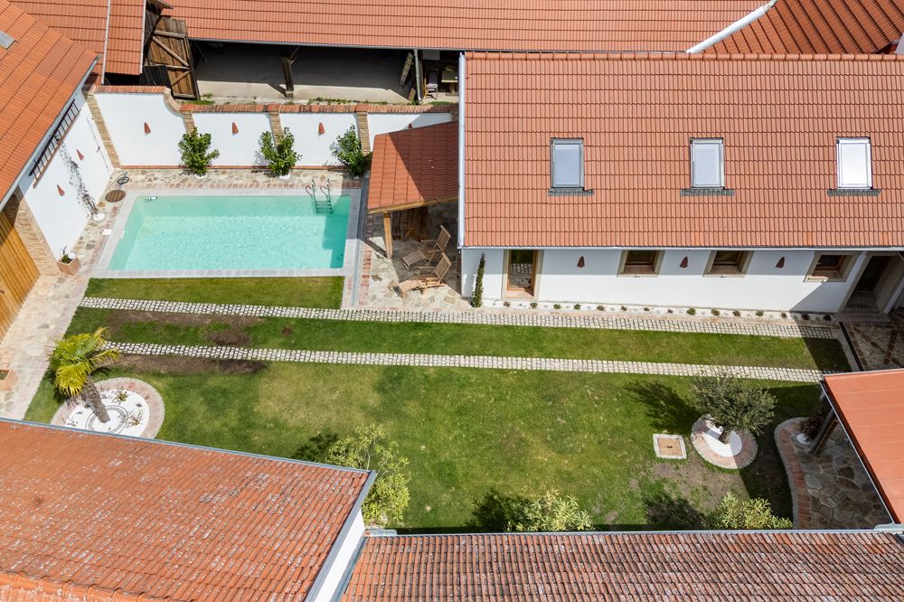 Renovierter, historischer Vierkanthof - nur 40 Minuten von Wien im westlichen Weinviertel