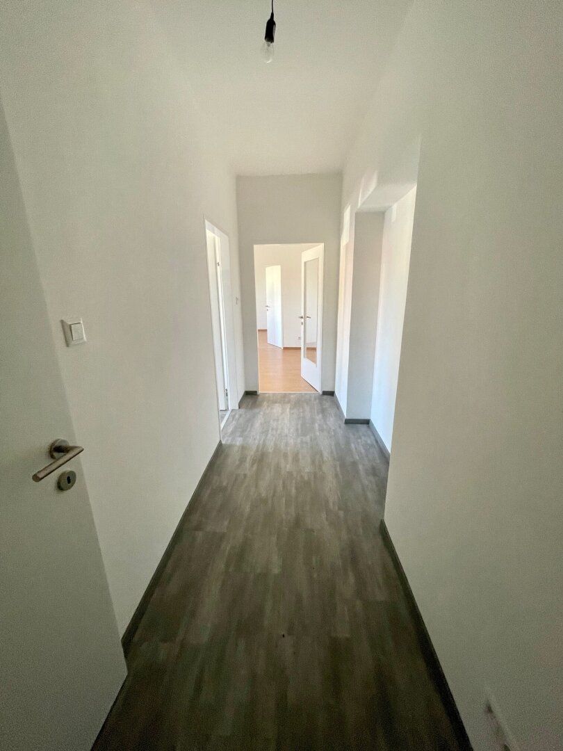 Erstbezug nach Sanierung | 2 Zimmer | kleiner Balkon