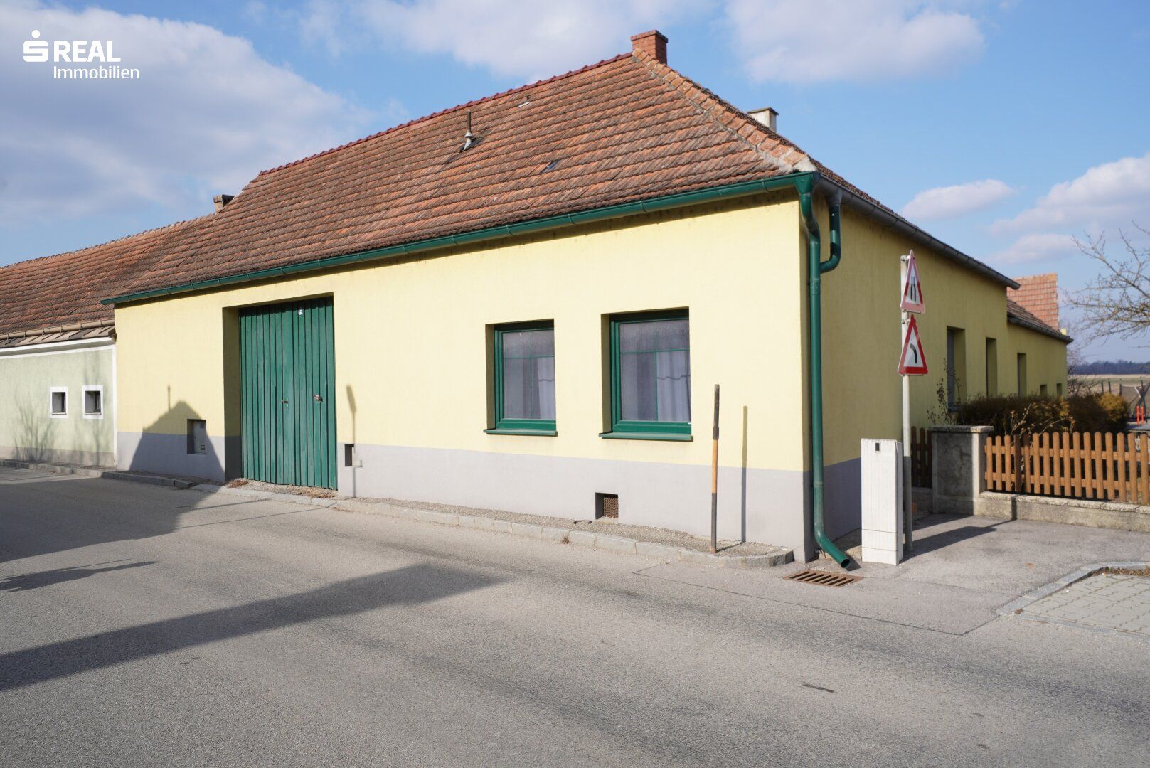 Modernisiertes Landhaus mit Garten und umschlossenen Innenhof
