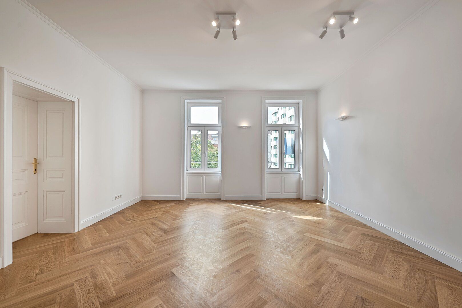 Erstbezug: helle Altbauwohnung mit gutem Grundriss!