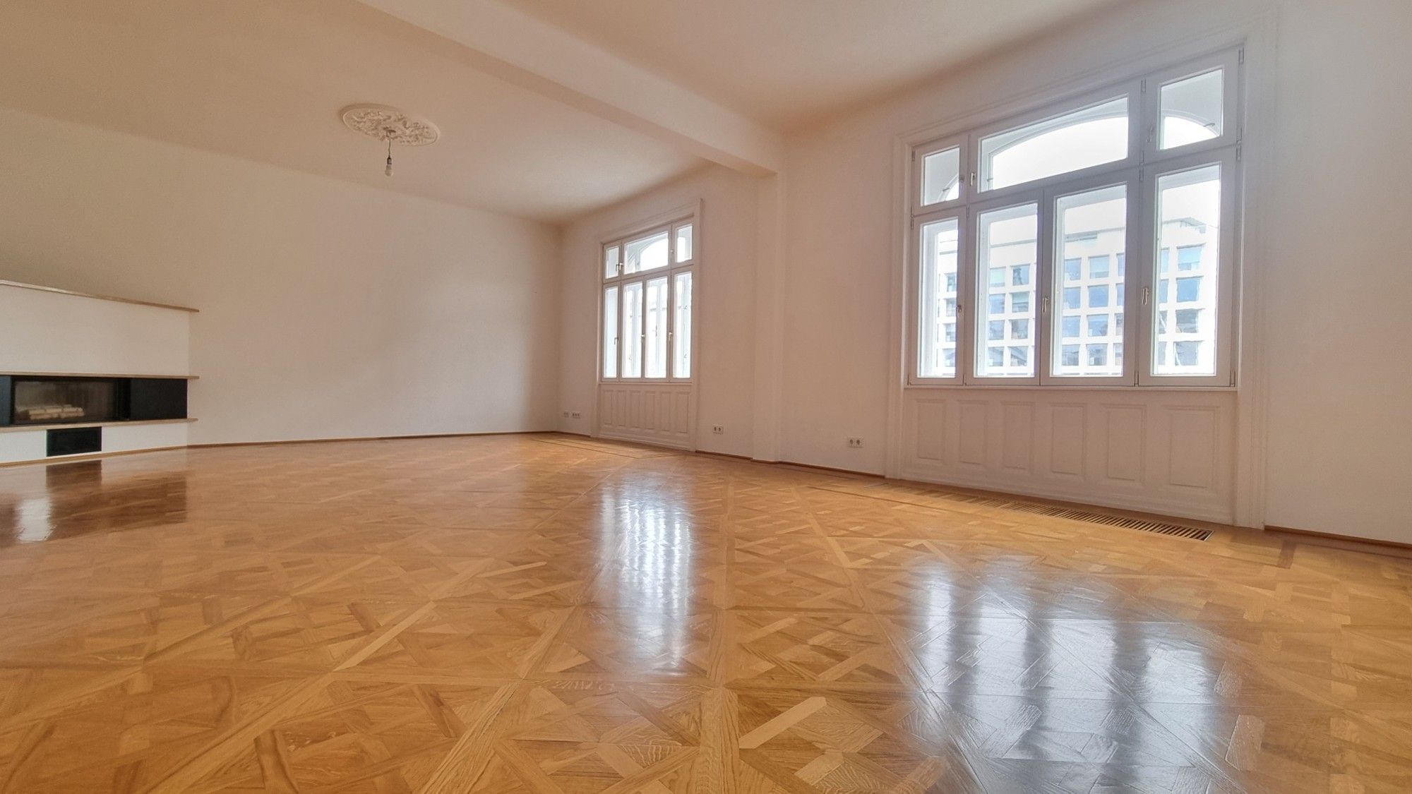 Mitten am Rochusmarkt - erstklassig ausgestattete Altbauwohnung mit Air condition