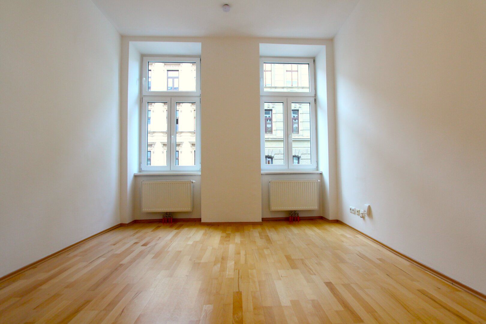 GROSSZÜGIGE 5-ZIMMER-WOHNUNG IM 15.BEZIRK!