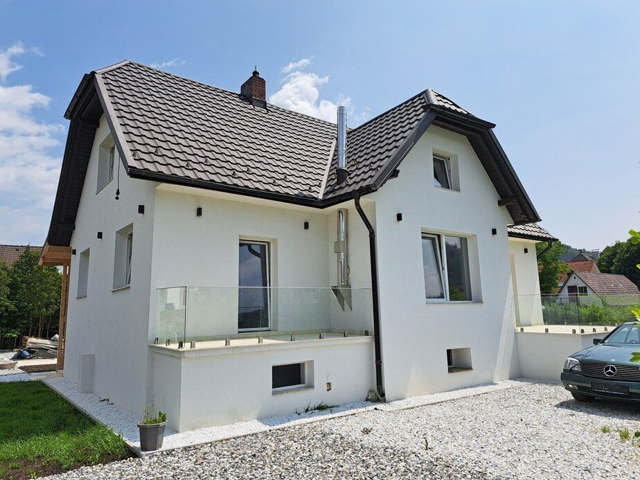 Kernsaniertes Wohnhaus mit Einreichplan für 2 weitere Einfamilienhäuser in toller Lage