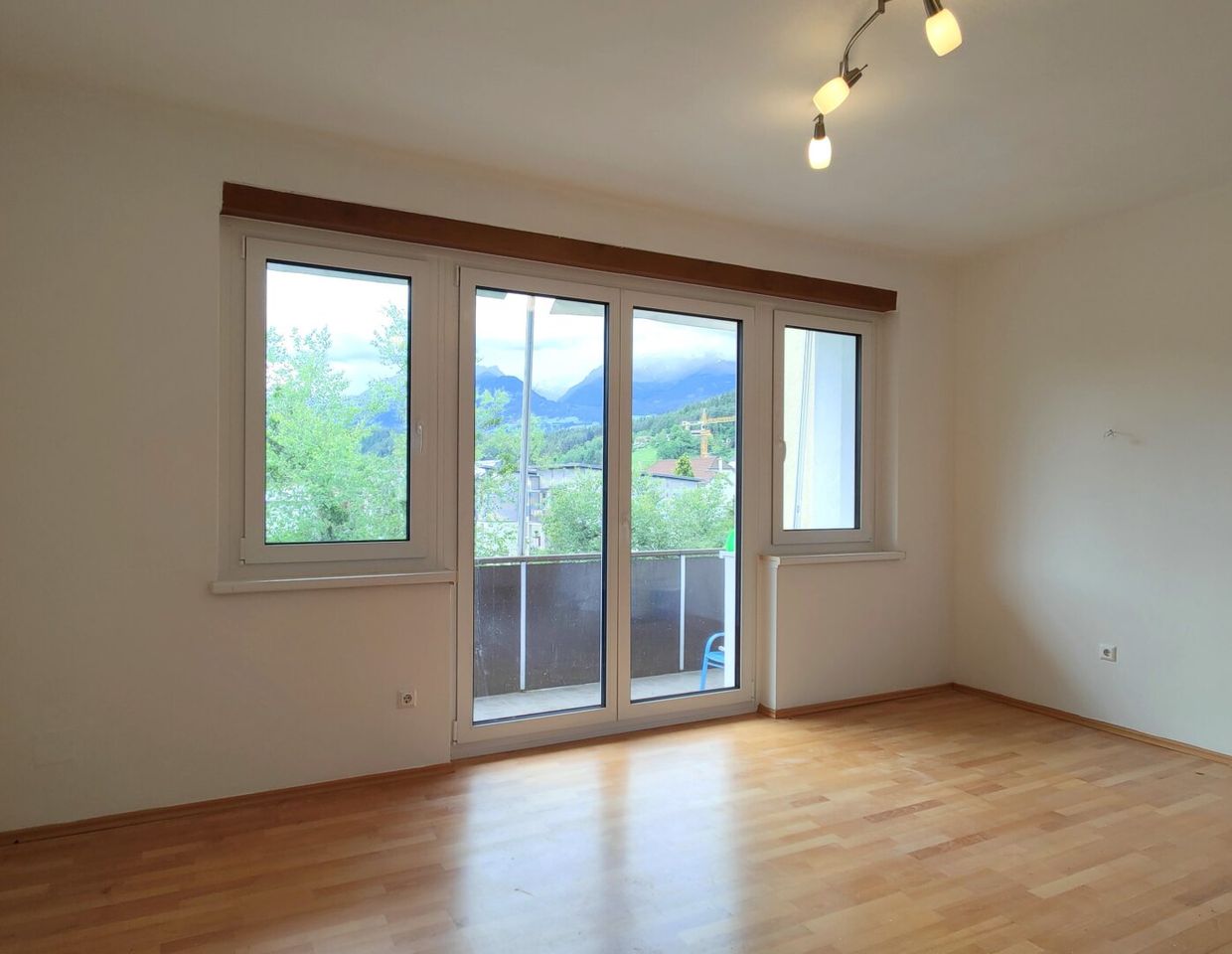 Schöne 3-Zimmer Wohnung mit Kamin und 2 Loggien in Spittal an der Drau. Einziehen und leben.