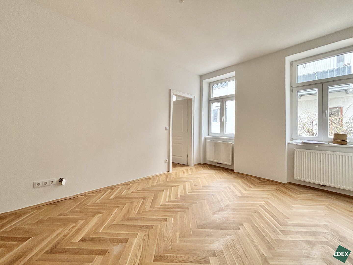 Erstbezug nach Sanierung: Schöne 2-Zimmer-Altbauwohnung in ruhiger Innenhoflage