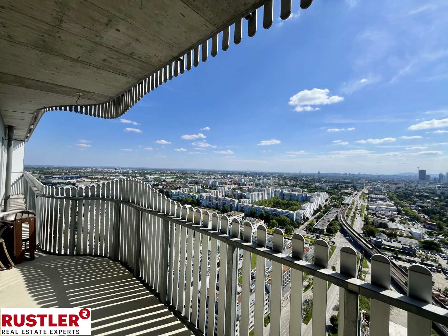 Moderne 4 Zimmerwohnung im 31.Stock - City Gate