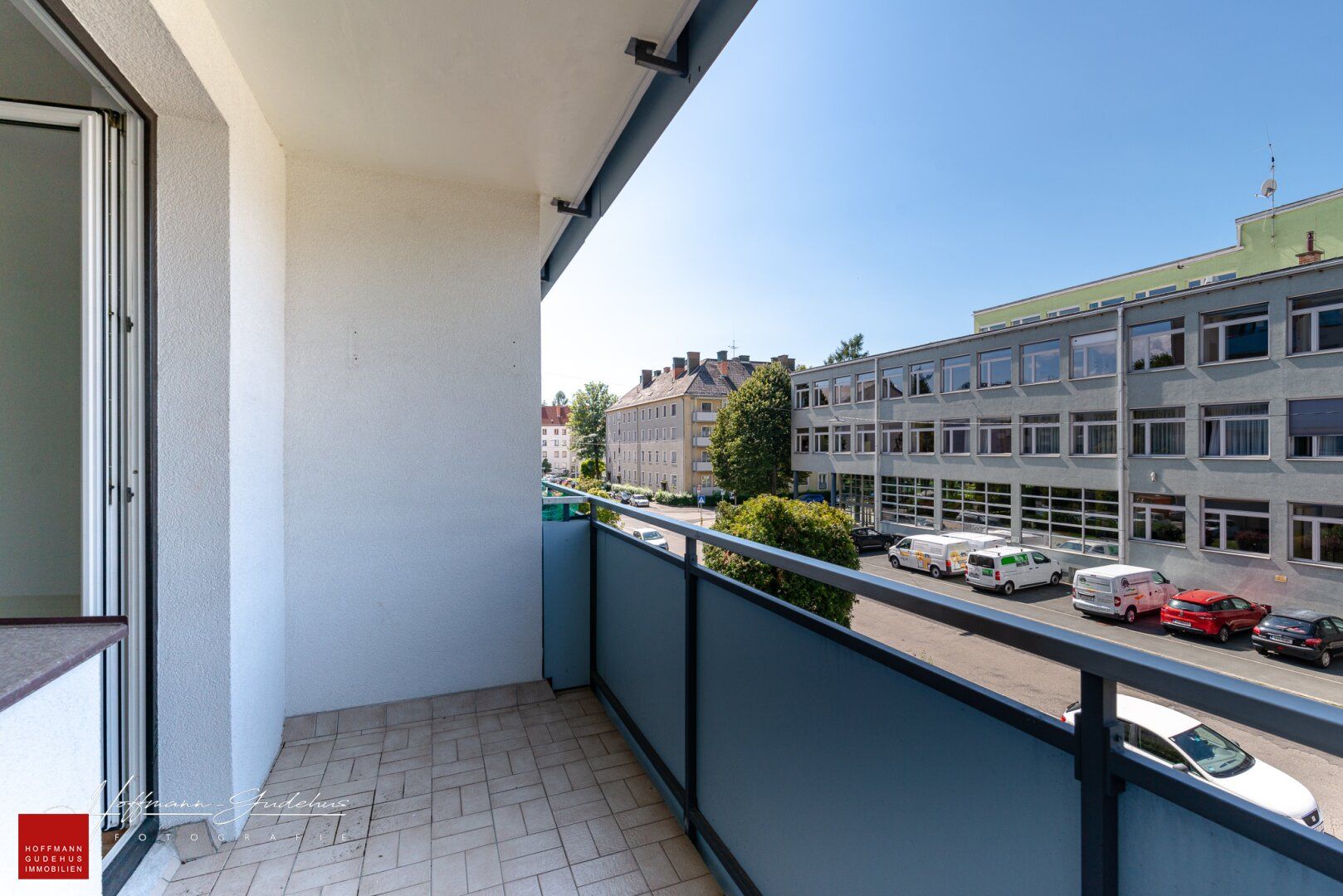 ERSTBEZUG NACH SANIERUNG: SONNIGE 3-ZIMMER-WOHNUNG MIT LOGGIA