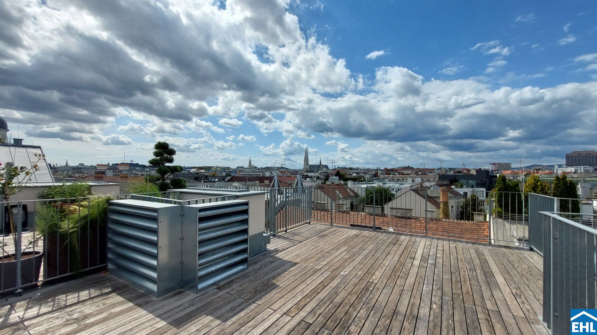 Traumhafte 3-Zimmer-Maisonette im Dachgeschoss mit Dachterrasse im Servitenviertel - U4 Nähe!
