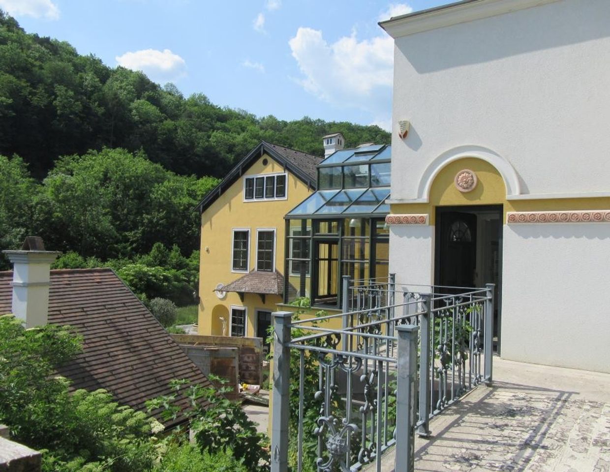 REPRÄSENTATIVES ANWESEN IM WIENERWALD - NÄHE BADEN