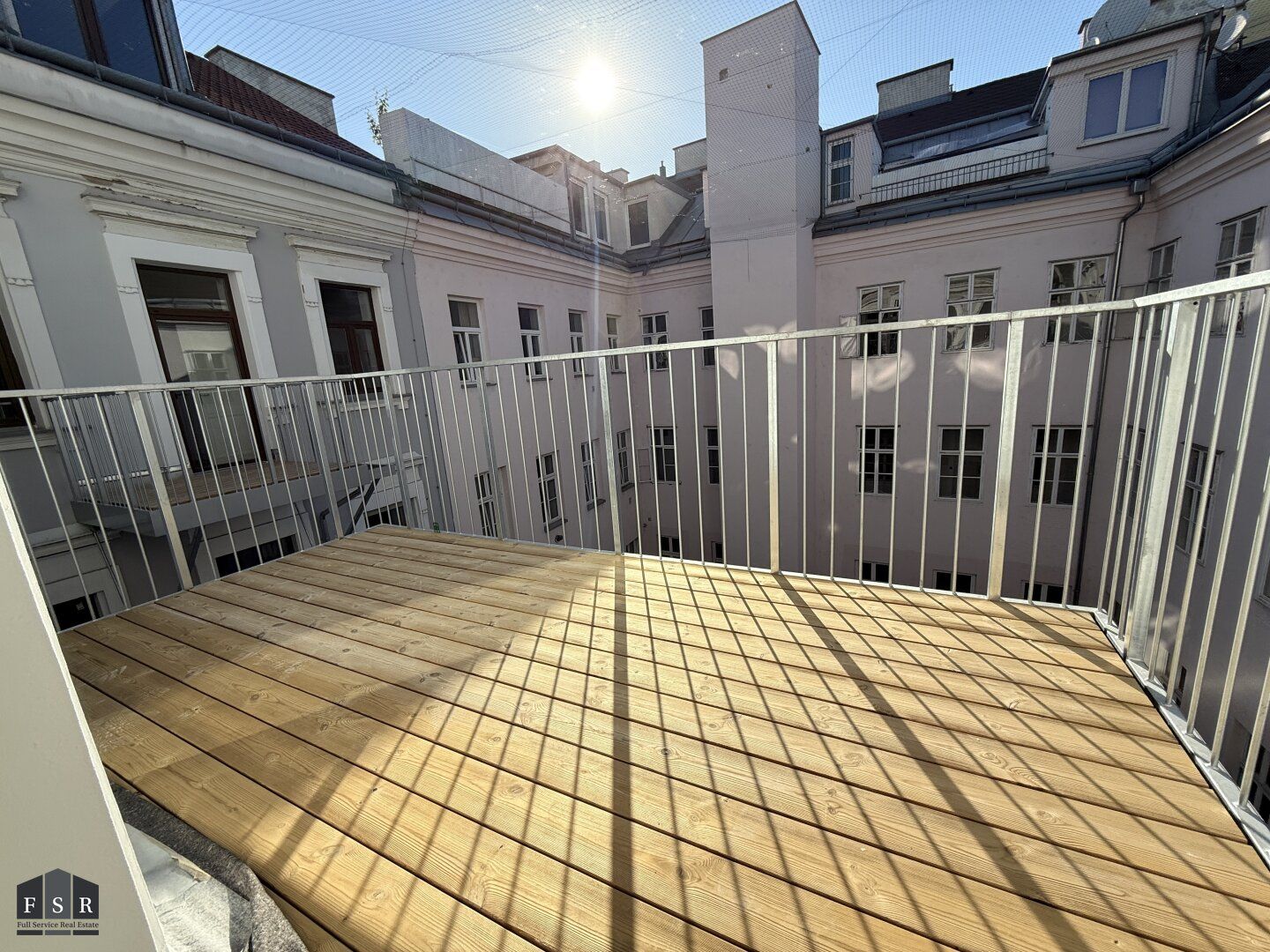 GENERALSANIERTE ALTBAUWOHNUNG (ca.96m²) mit BALKON (8,88m²) - 5 Zimmer, 2 Bäder