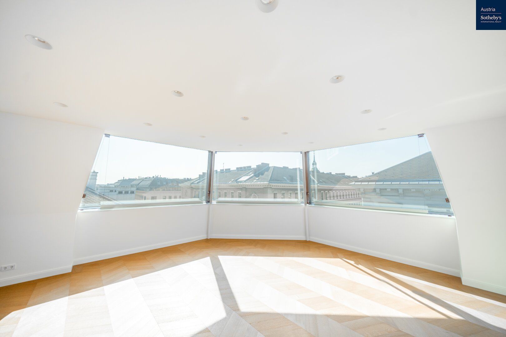 Palais Herzfeld: Repräsentative Dachgeschoßwohnung in einem wunderschön restaurierten Palais