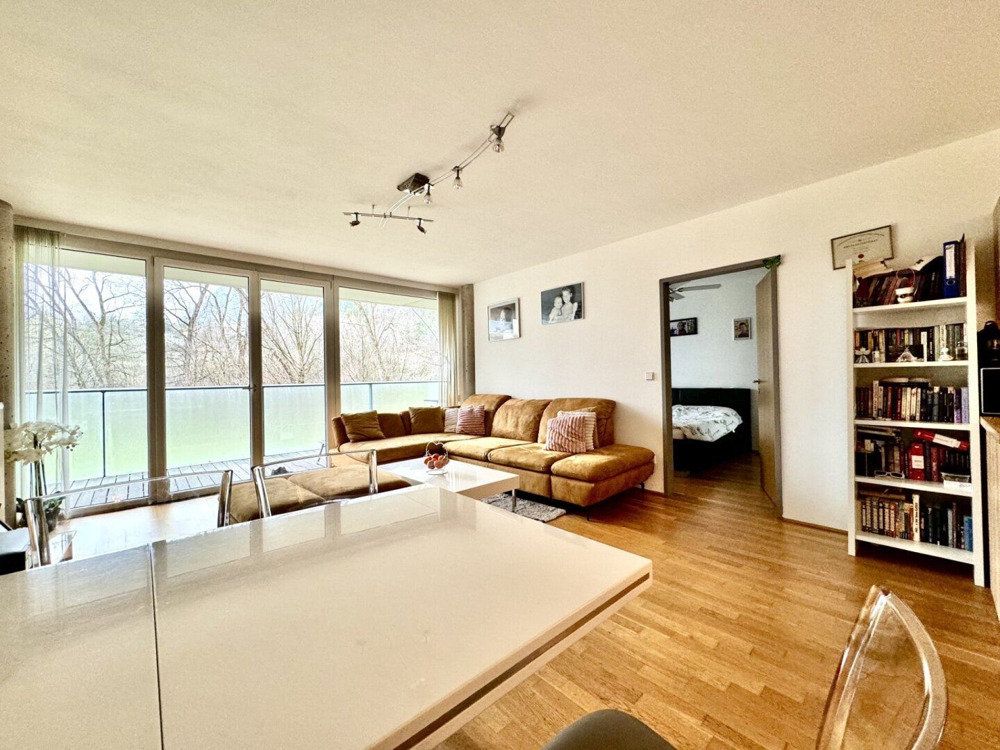 Innsbruck: Schöne Familienwohnung mit ca. 20 m² Balkon und Tiefgaragenabstellplatz