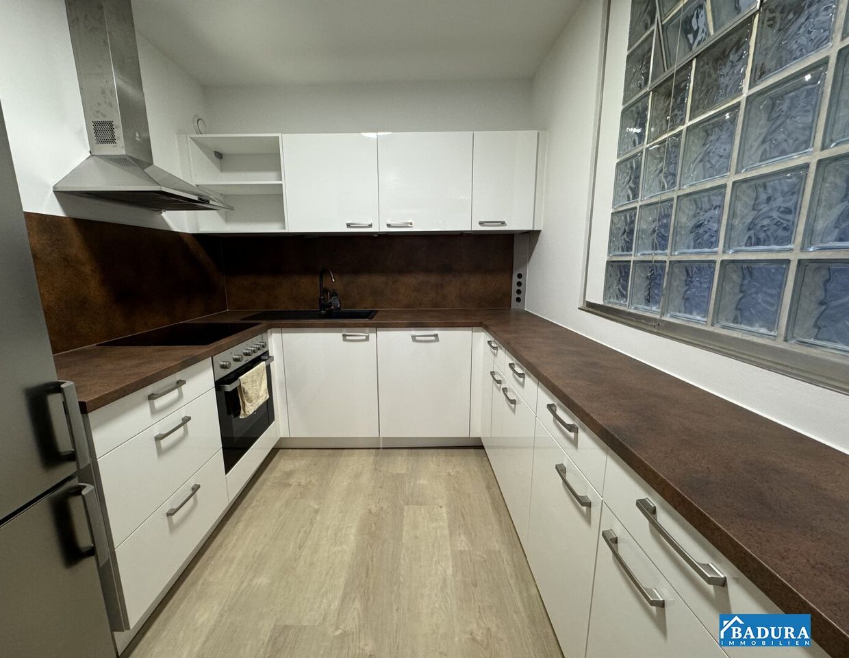 GROßZÜGIGE 2-ZIMMER-WOHNUNG MIT LOGGIA