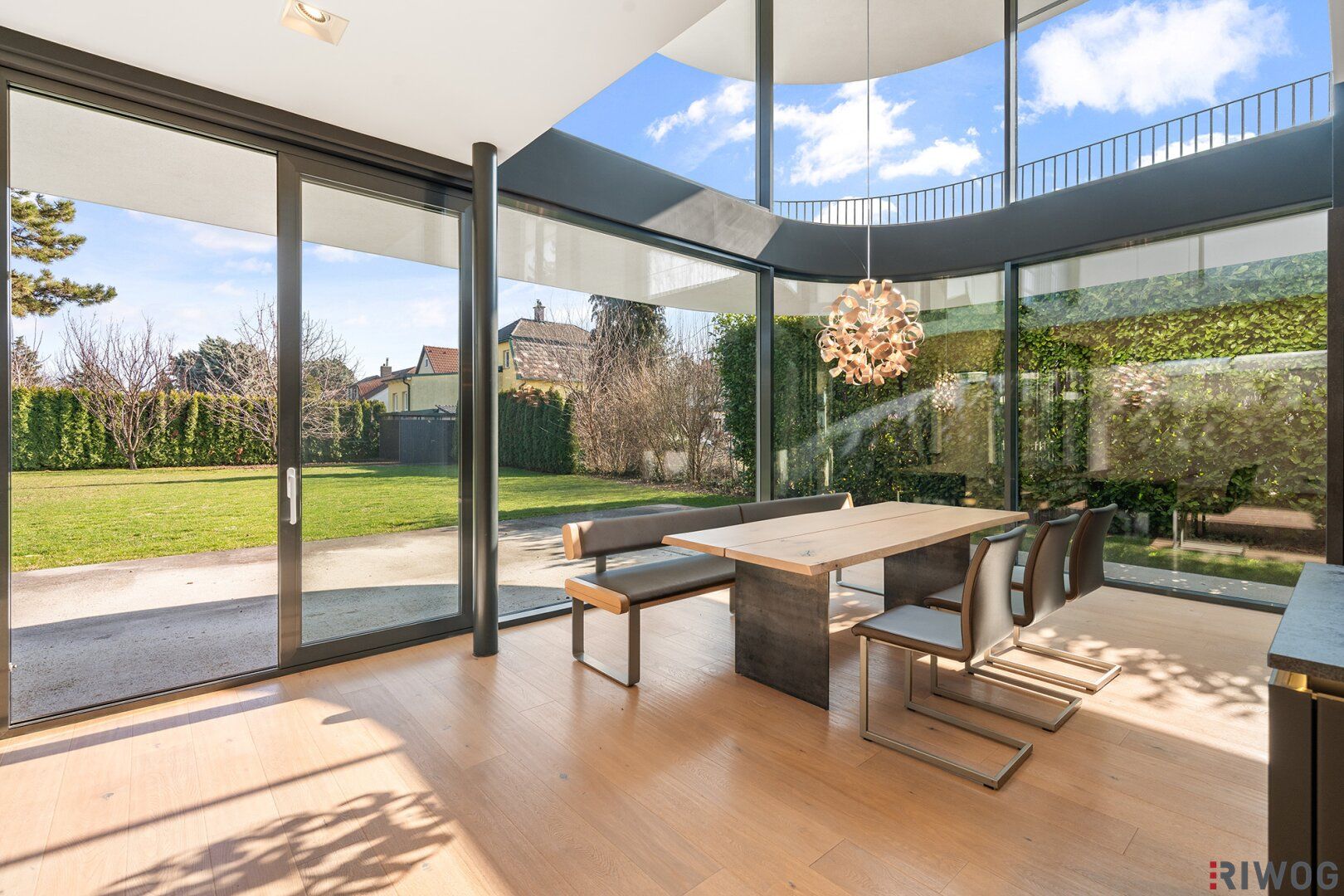 Moderne Architektenvilla | Ca. 20 min in den 1. Bezirk | Virtual Tour | 1000m² Eigengrund | Garage direkt im Haus - Bild 3