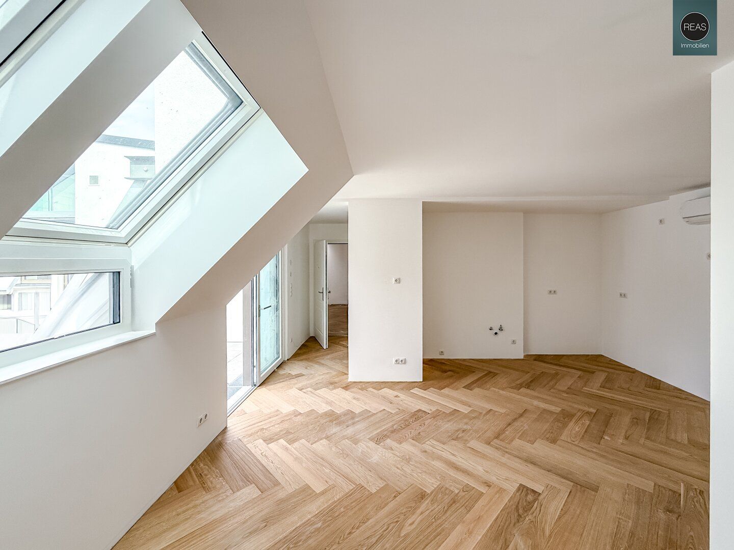 Elevate 1090 - Erstbezug: Luxus Dachgeschoss - Maisonette Wohnung (klimatisiert) mit Balkon und Terrasse nahe U6 Alser Straße, AKH!