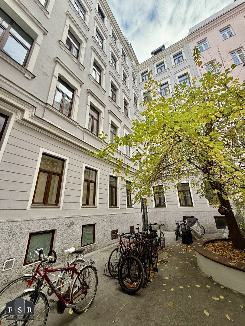 GENERALSANIERTE ALTBAUWOHNUNG (ca.95m²) mit BALKON (ca. 4m²) - 3 Zimmer - Vista 2