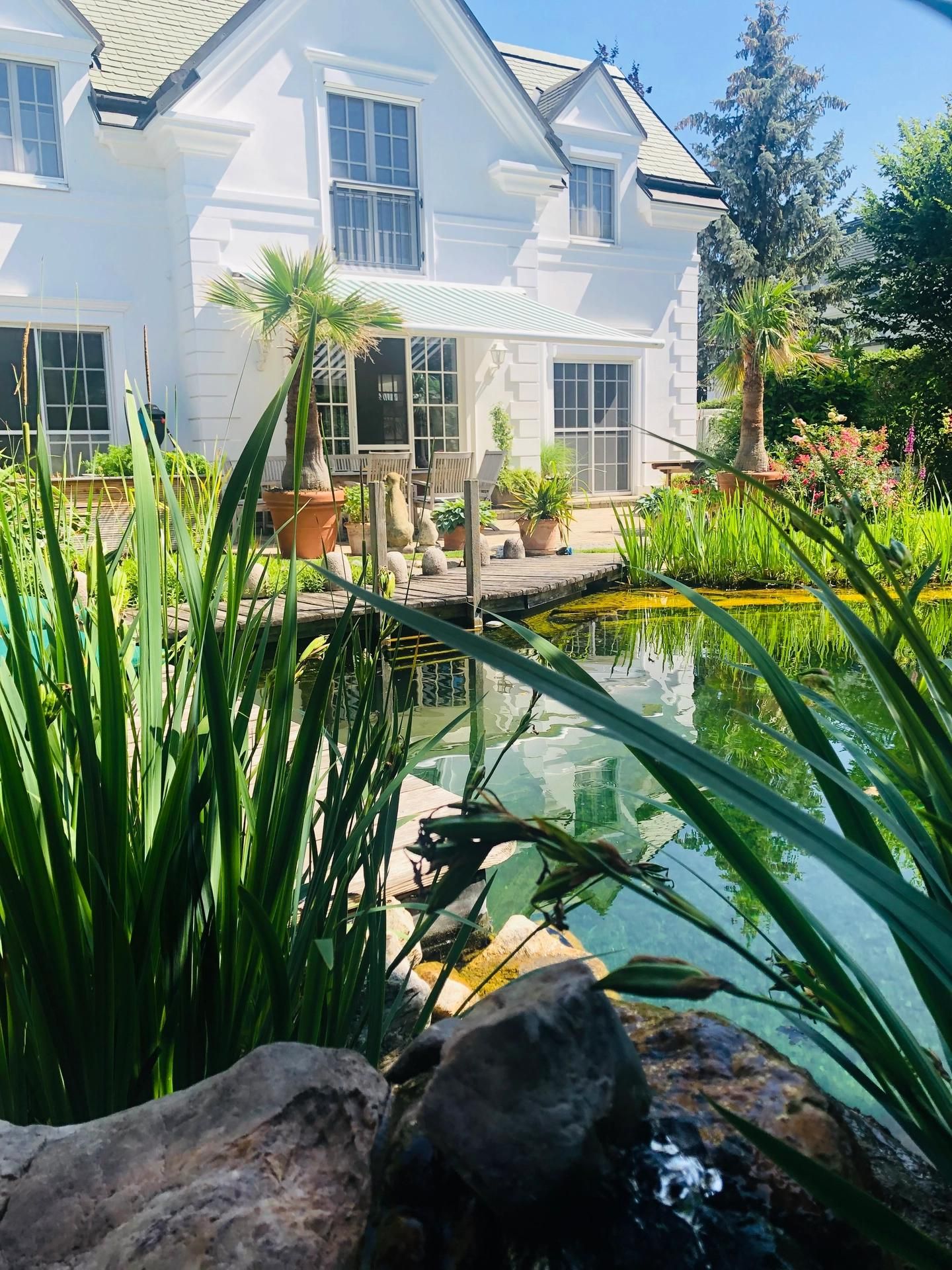 Fontana - direkt vom Eigentümer: Traumhaus, klimatisiert, mit Lift & Schwimmteich im uneinsehbaren Garten (Provisionsfrei)