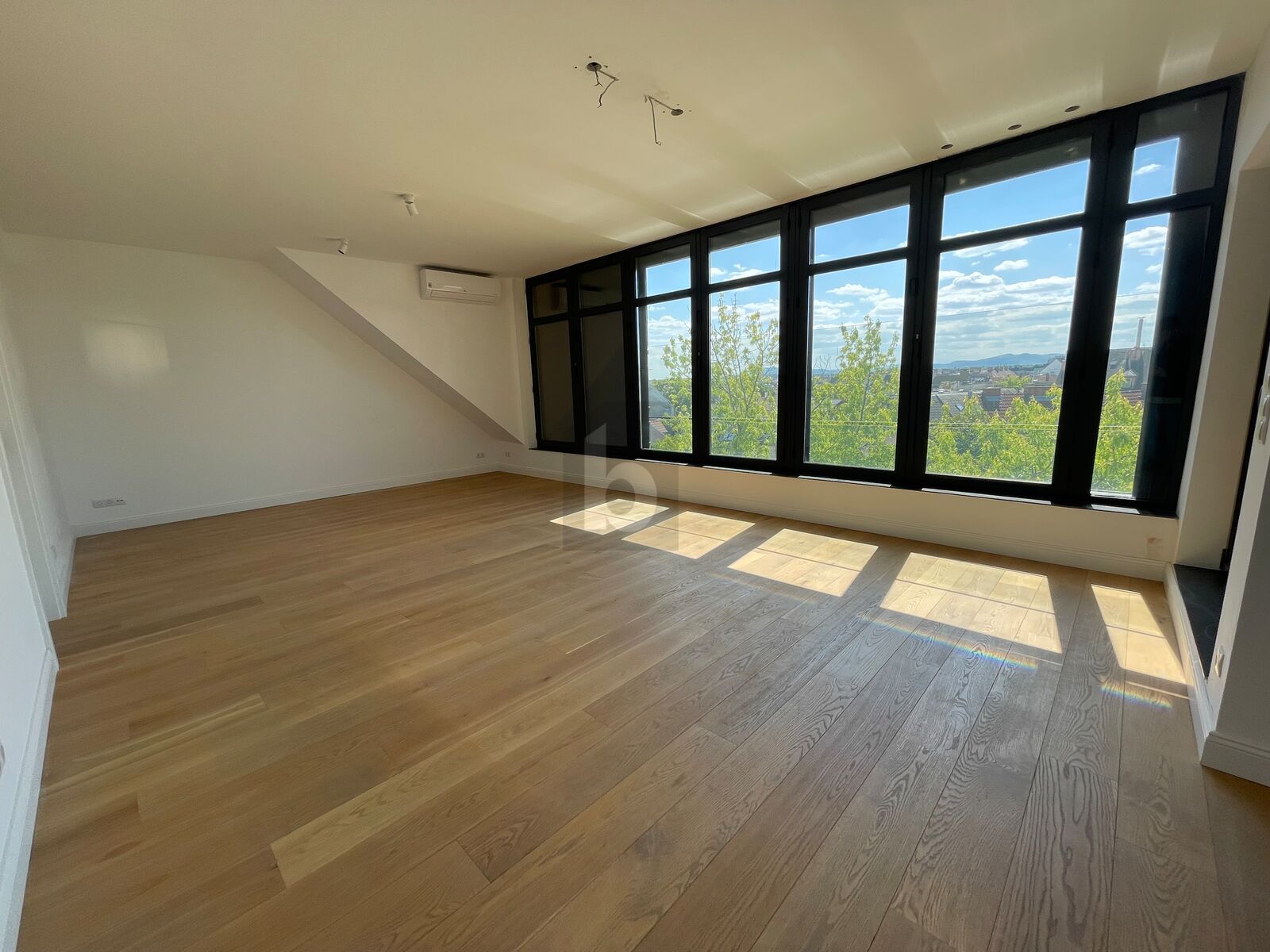 EINZIGARTIGES WOHNERLEBNIS MIT WINTERGARTEN UND 3 DACHTERRASSEN