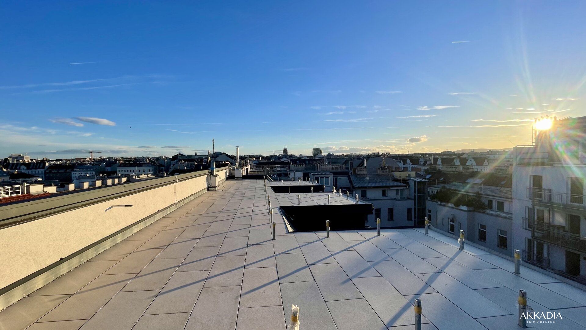 Einzigartige Stadtwohnung mit gemütlicher Dachterrasse und Panoramafenstern