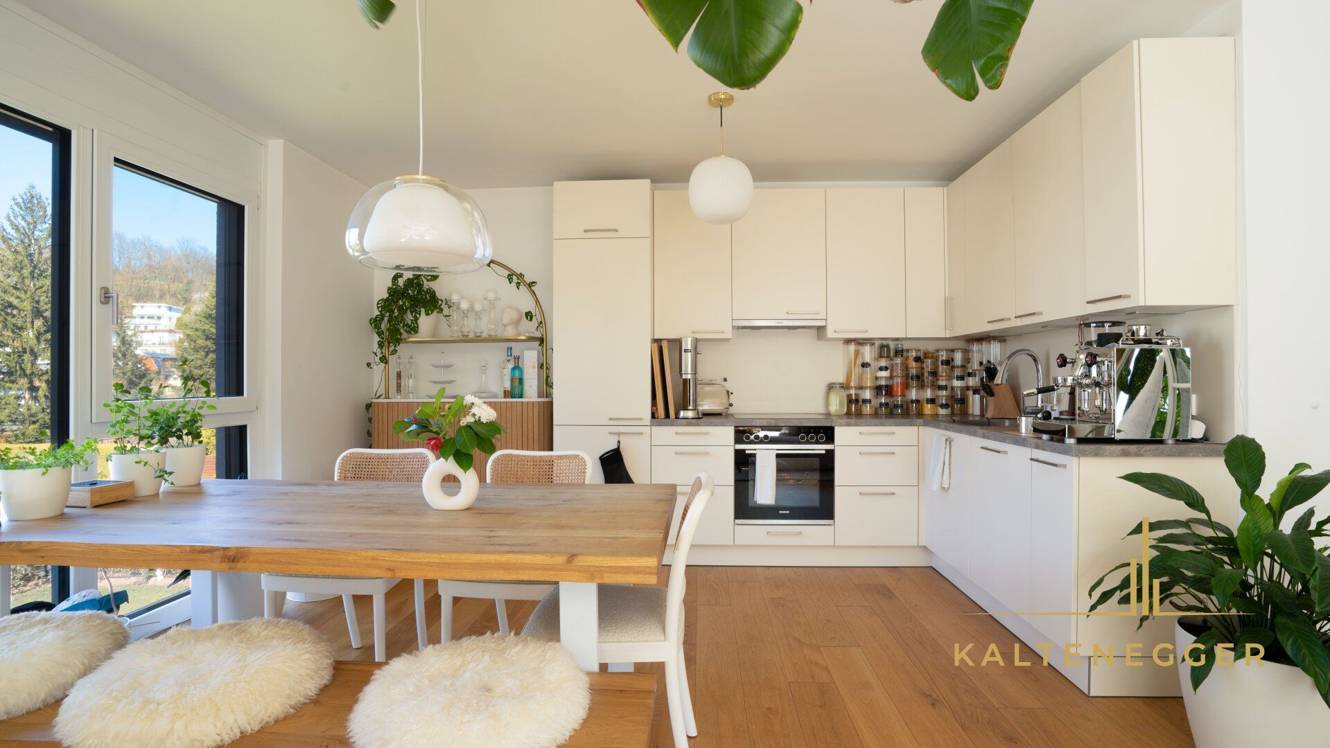 Tolle, helle 2-Zimmer Wohnung mit 21 m² Balkon - neuwertig - Krottenbachstrasse