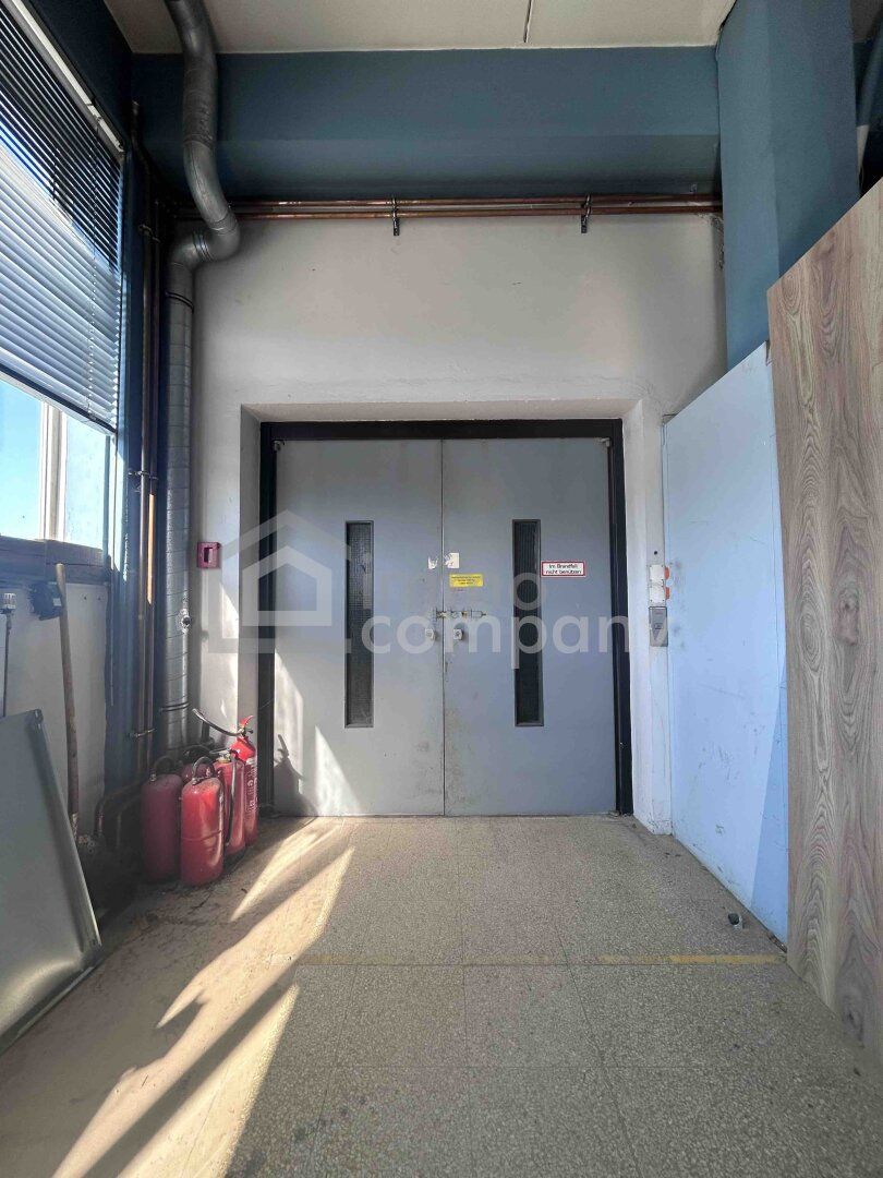 Attraktives (Gewerbe-)Lager mit Lastenlift, Büro und Parkplätze (OG, 234qm) - Ansicht 2