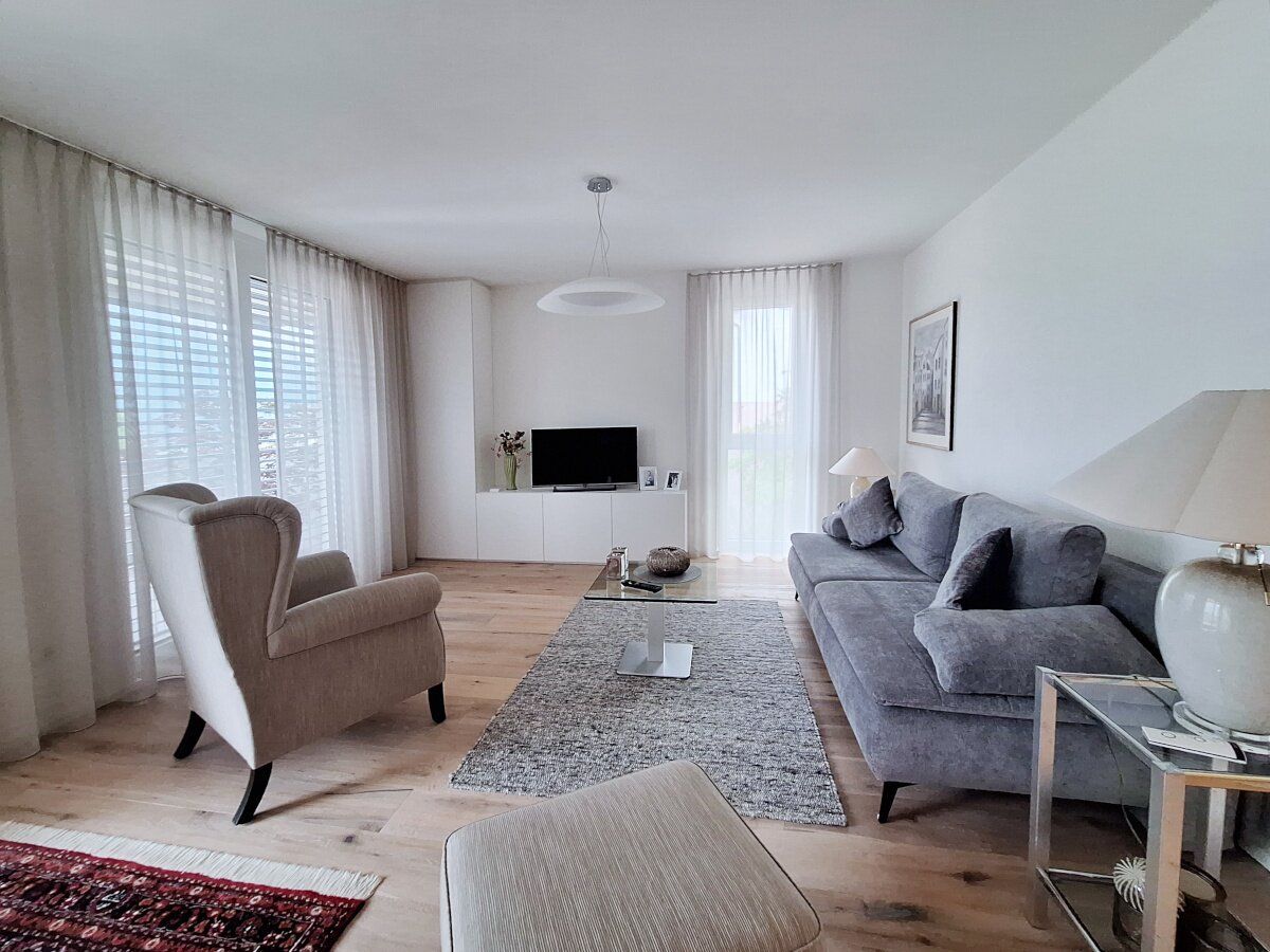 Schick möblierte 3-Zimmer-Wohnung mit großer Terrasse