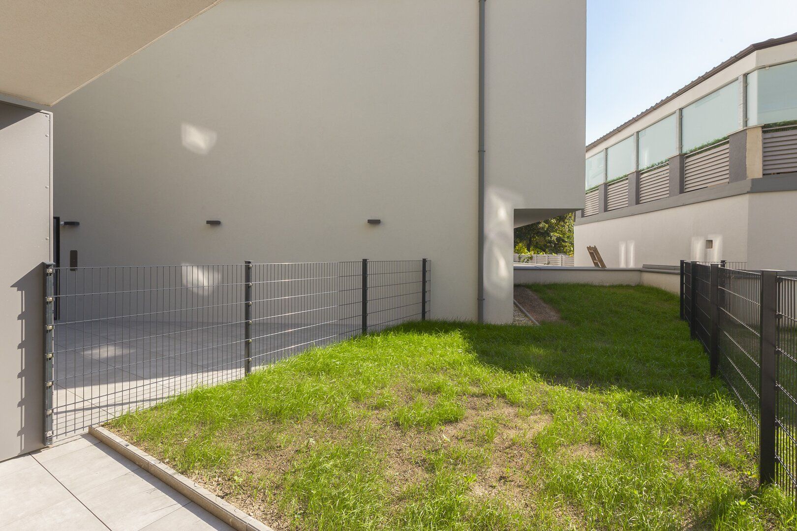 EHK 100 | 1 Zi Studio mit südseitigem Eigengarten & Terrasse
