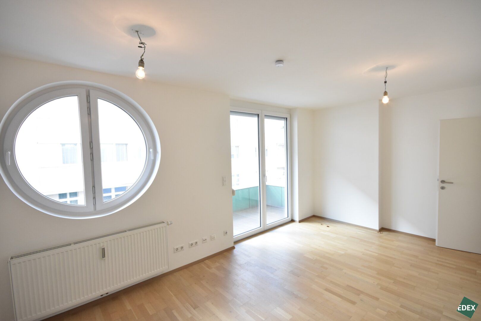 Schöne 2-Zimmer-Wohnung mit Balkon direkt an der Donau