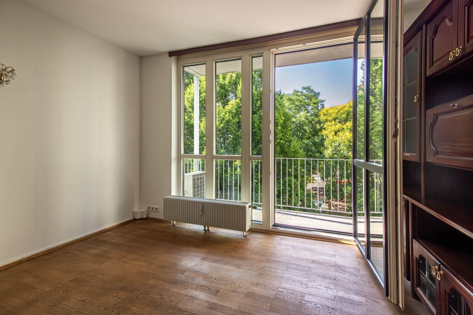 Rundum Grün | Zwei Balkone | Zwei Garagenplätze | Mariahilfer Straße