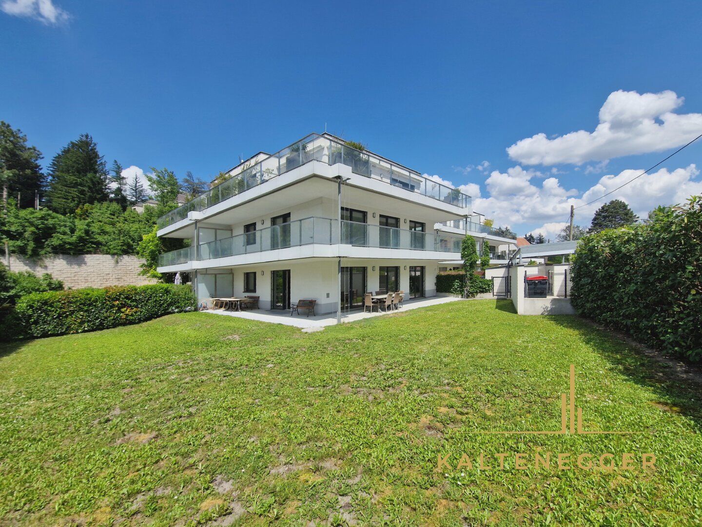 Preisreduziert!! Wunderschöne 5-Zimmer-Maisonette-Wohnung mit großzügigen Freiflächen und großem Garten
