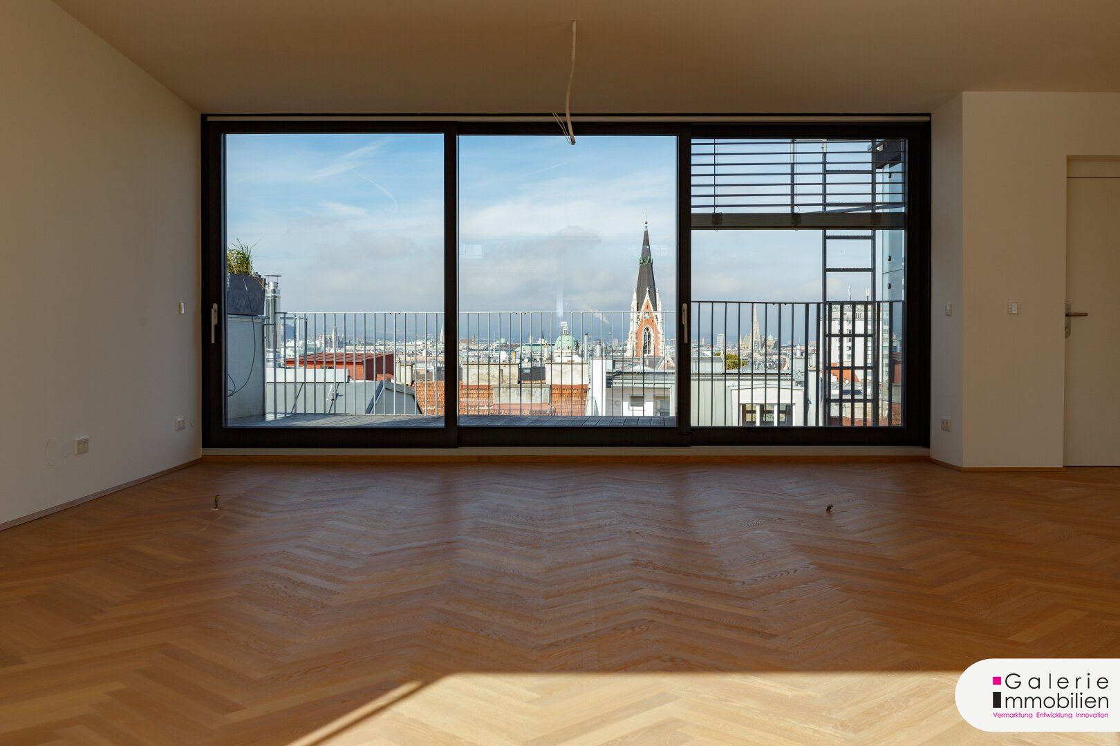 Traumpenthouse - 76m2 Terrassen mit Rundumblick - Erstbezug - eigener Liftzugang