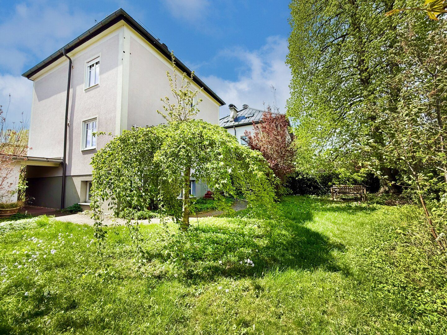 Stadthaus mit Gestaltungsspielraum in ruhiger Lage - vielseitige Nutzungsmöglichkeiten mit Nähe zur Salzburger Altstadt