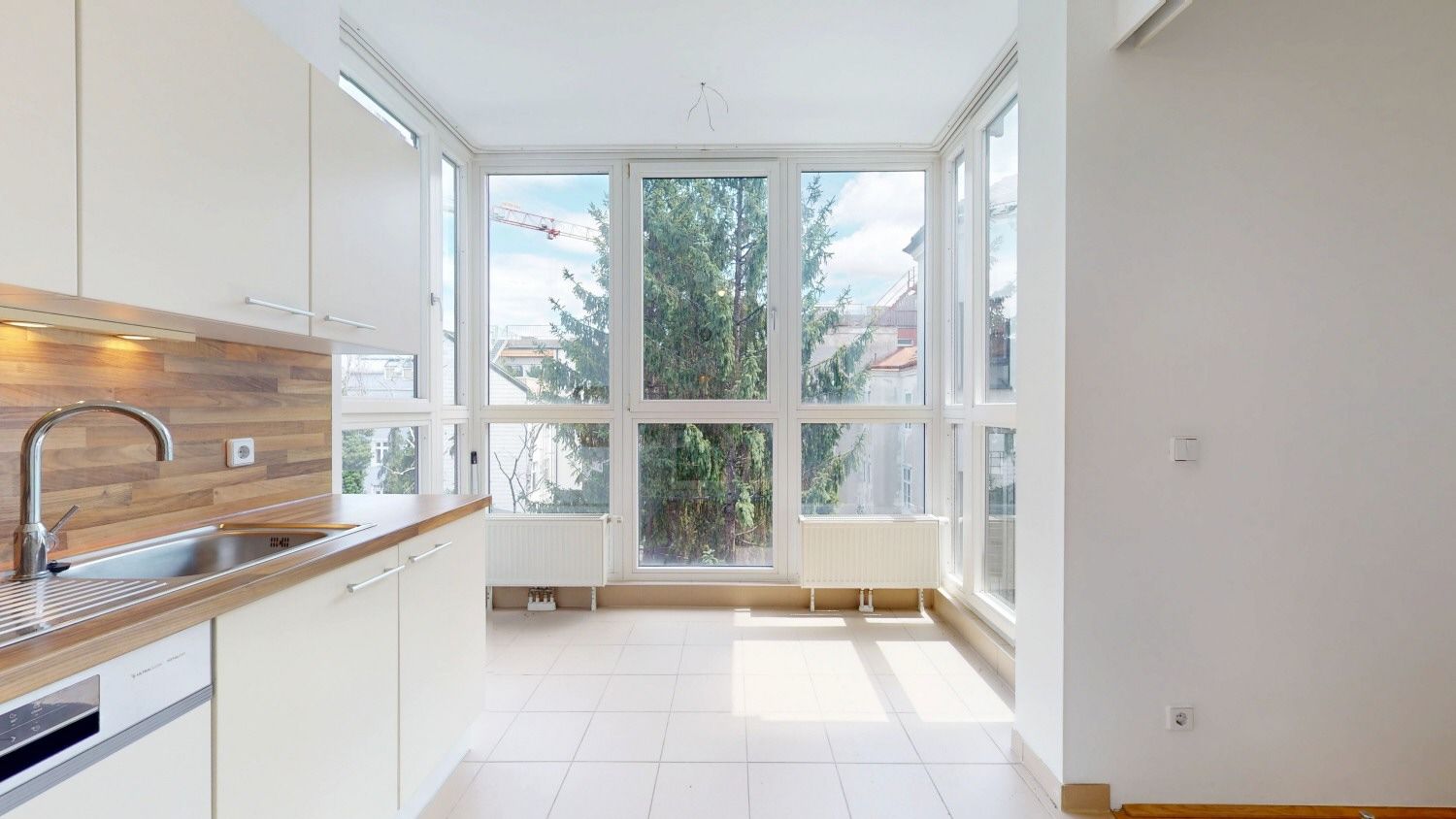 Historischer Charme trifft moderne Wohnqualität -  3-Zimmer-Wohnung mit Innenhof-Terrasse