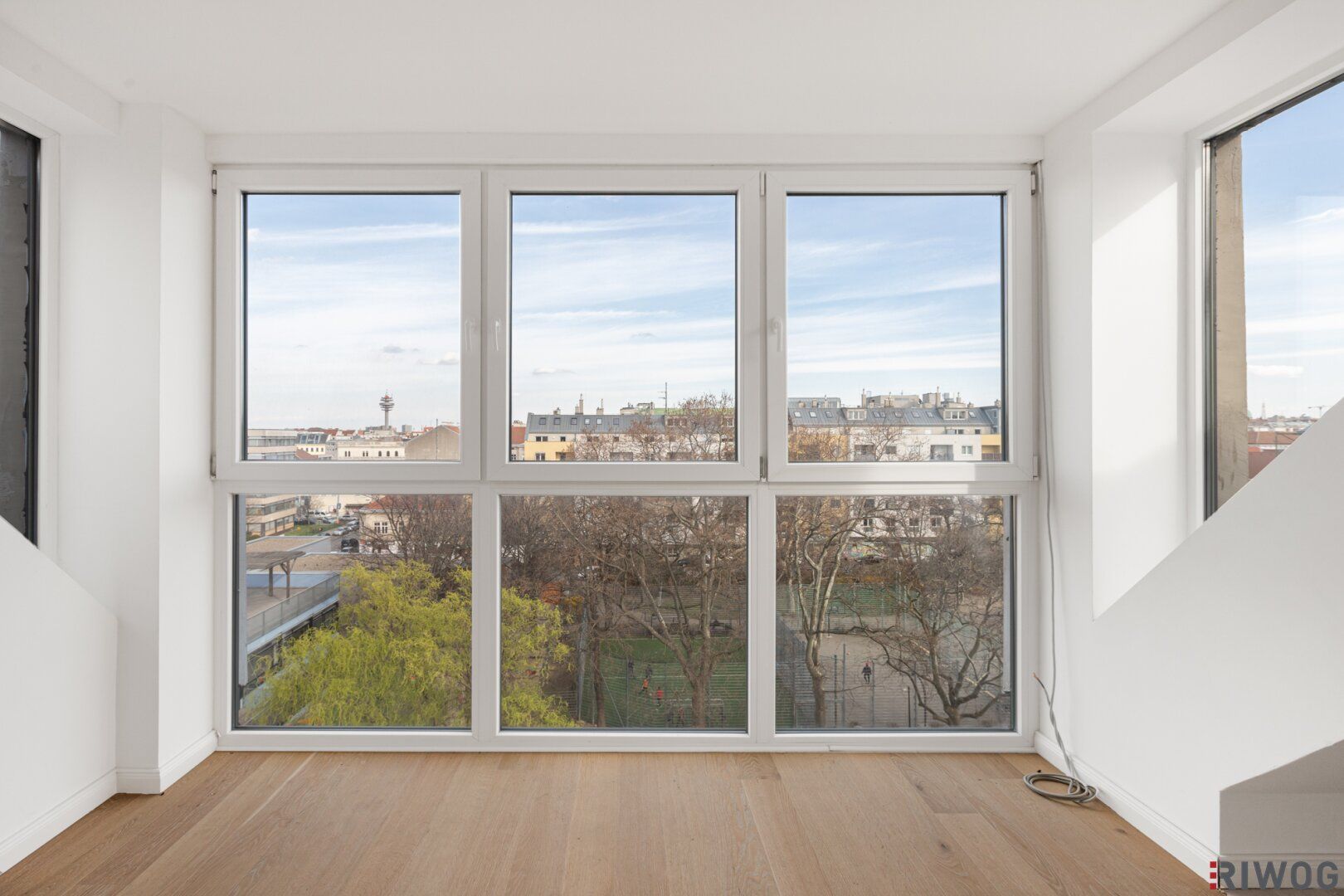 LOFT STYLE + PARK VIEW // ERSTBEZUG // DACHGESCHOSSWOHNUNG MIT 33,50m² TERRASSE + MODERNE MARKENKÜCHE MIT GERÄTEN // ERLACHPARK