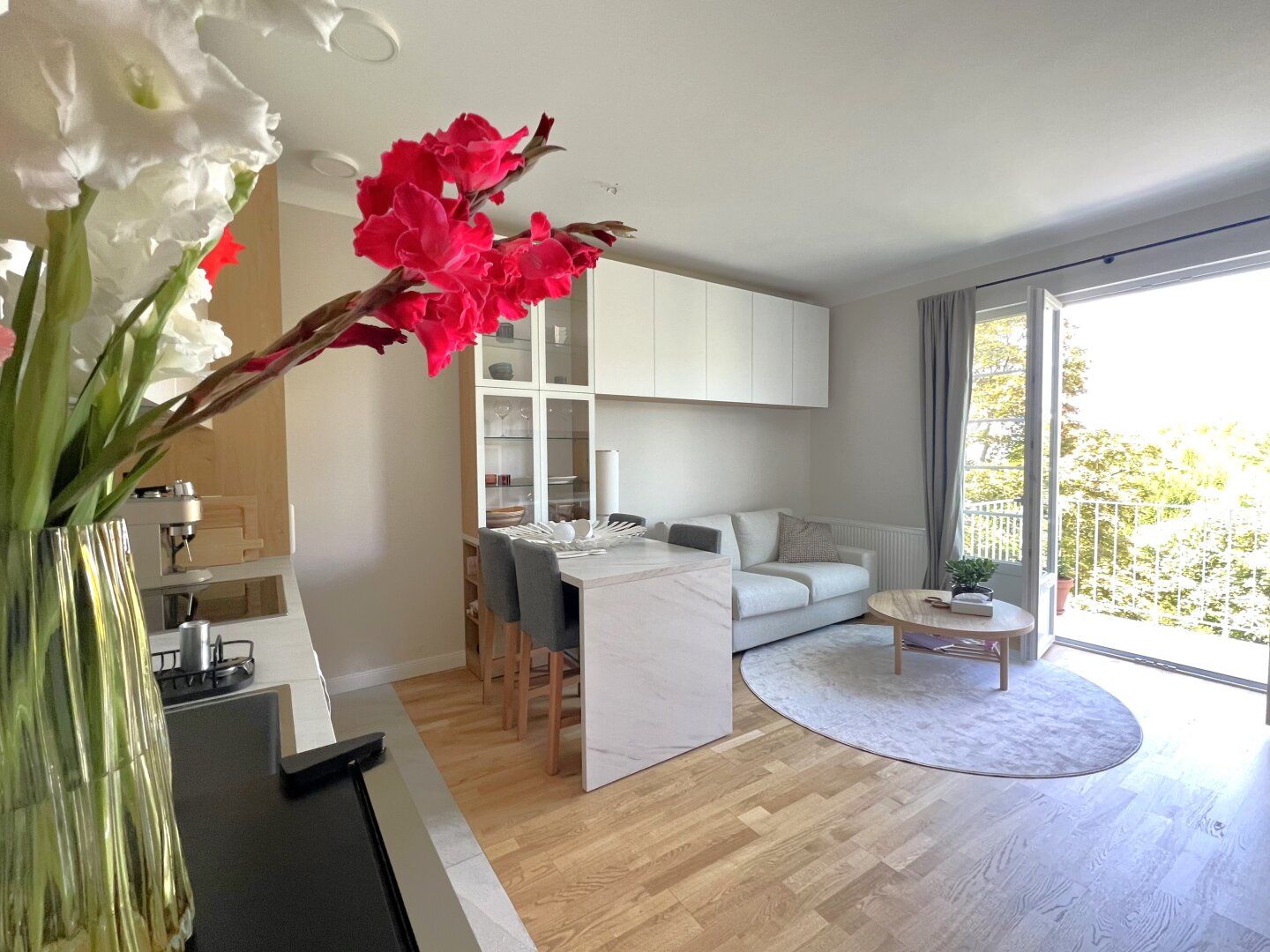Wohnen im Grünen! Entzückende 2-Zimmer Wohnung mit Balkon!