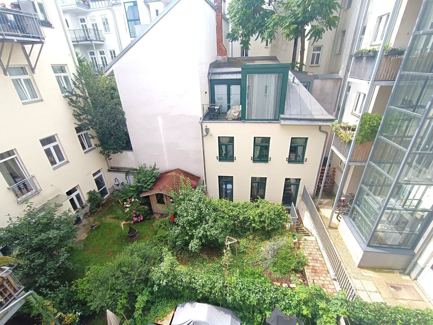 3-Zimmer Wohnung mit viel Potential! Smartes Layout im gepflegten Altbau mit Lift! Nähe Schubertpark!