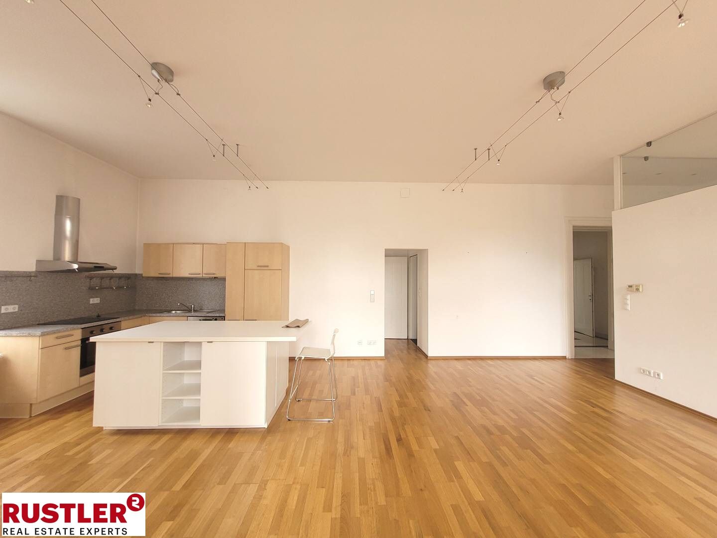 LOFTARTIGE ALTBAUWOHNUNG MIT WINTERGARTEN BEI SCHÖNBRUNN!