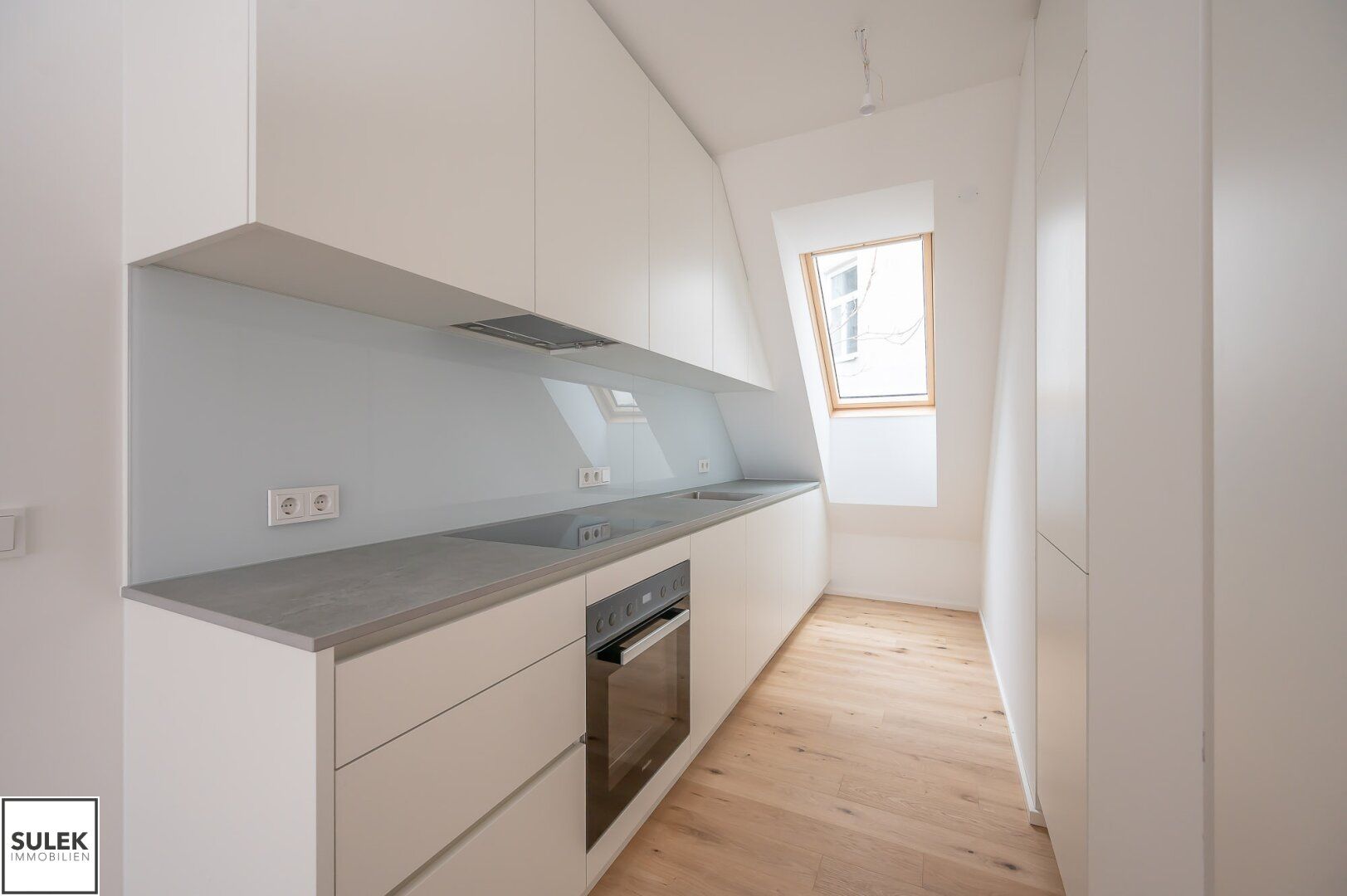 Apollogasse18: Zweizimmer-Wohnung mit hof- und südseitigem Balkon! Ab sofort bezugsfertig!